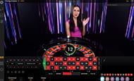 Das Prestige Roulette im Playtech Live Bereich bei Casino.com wird gerade von einer Dealerin gestartet.