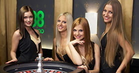 Auf dem Bild sind einige der Coupiers zu sehen, die euch bei eurem Spielerlebnis im Live Casino begleiten werden.
