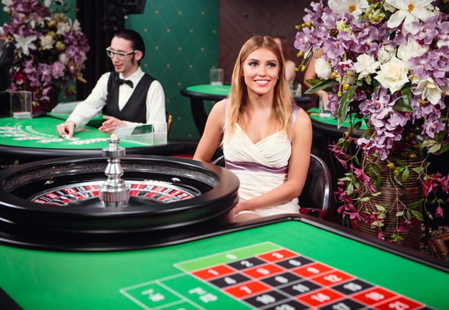 Das Live Casino mit einigen der Croupiers im Casinoin.