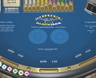 Bei der Variante Blackjack Duel gibt es Ante und Gemeinschaftskarten in der Mitte