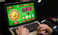 Ein Roulette Tisch auf einem Laptop Bildschirm.