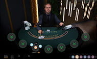 Zu sehen ist ein Live Blackjacktisch im Live Casino von Betfair. Der Spieler hat 15 Punkte, der Dealer einen Buben aufgedeckt.