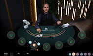 Zu sehen ist ein Live Blackjacktisch im Live Spielothek von Betfair. Der Spieler hat 15 Punkte, der Dealer einen Buben aufgedeckt.