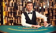 Ein Live Dealer im Spielothekin Spielothek erwartet euren Einsatz.