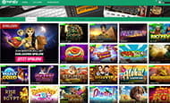 Ein Screenshot zeigt eine Übersichjt von Spielaoutomaten-Titeln auf der Webseite des Toptally Casinos.