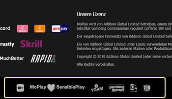 Der Footer-Bereich auf der Webseite zeigt Logos der Regulierungsbehörde und von Beratungsstellen für Verantwortliches Spielen.