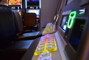 Merkur Spielautomaten im Casino.