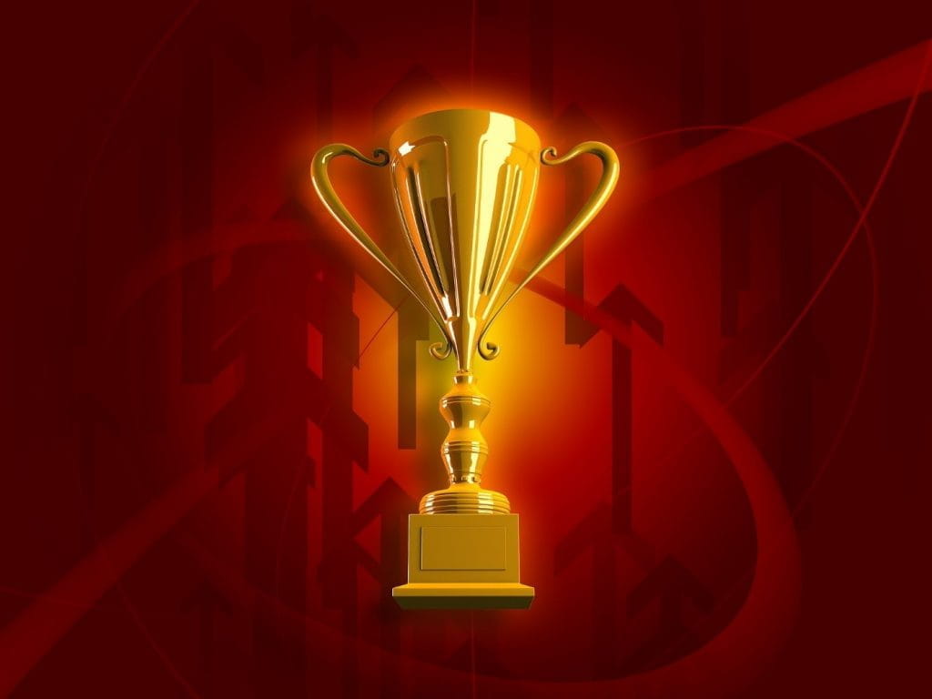 Ein Pokal auf rotem Hintergrund.
