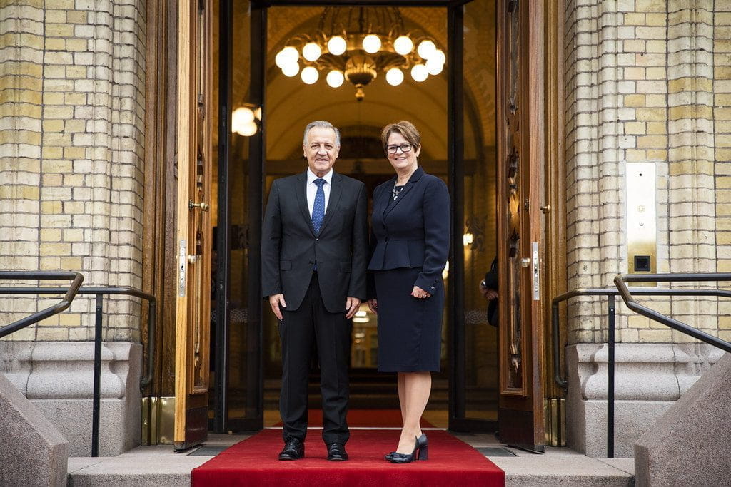Der lichtensteinische Präsident Albert Frick mit weiblicher Begleitung.
