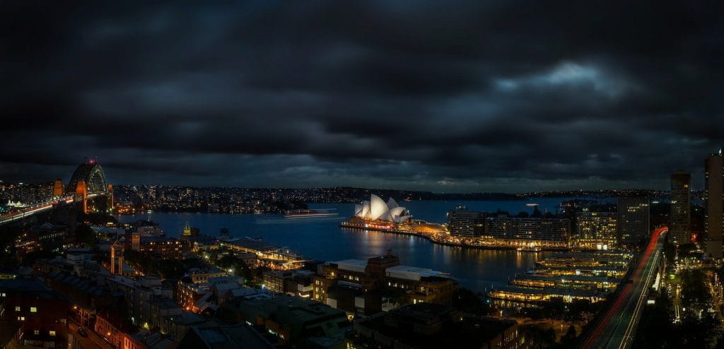 Eine Luftaufnahme von der Sydney bei Nacht.