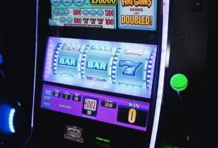 Der Bildschirm eines Spielautomaten.