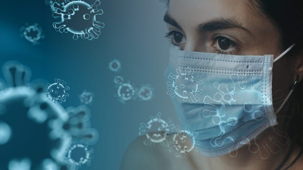 Eine Frau mit Atemschutzmaske und mehrere Corona-Viren.