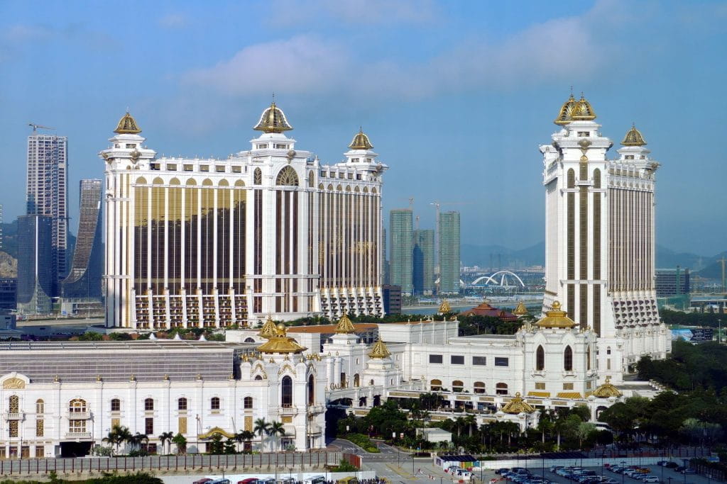 Ein Casino in Macau in der Außenansicht.