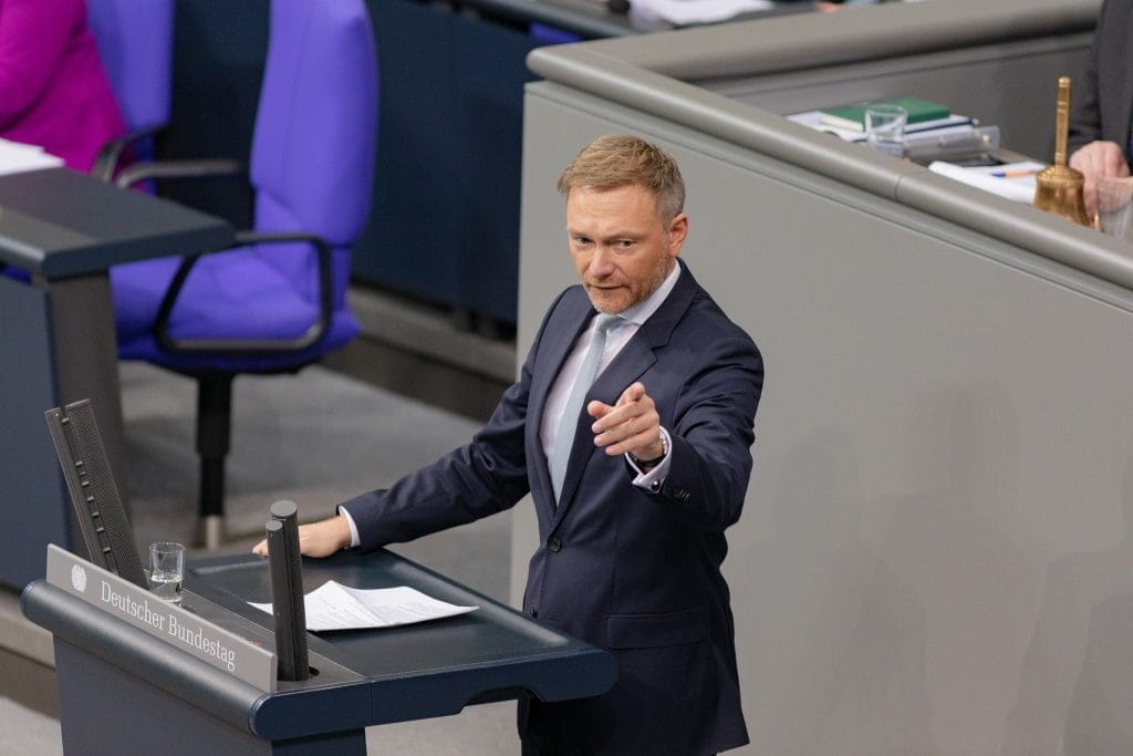 Christian Lindner am Rednerpult im Bundestag.
