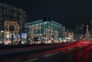 Eine Weihnachtsbeleuchtung in Berlin.
