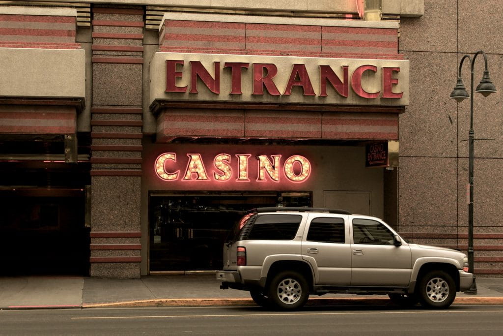 Der Eingang eines landesbasierten Casinos.