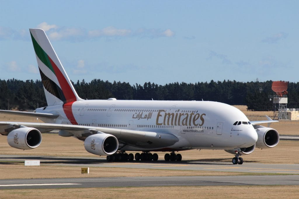 Ein Flugzeug der Fluggesellschaft Fly Emirates.