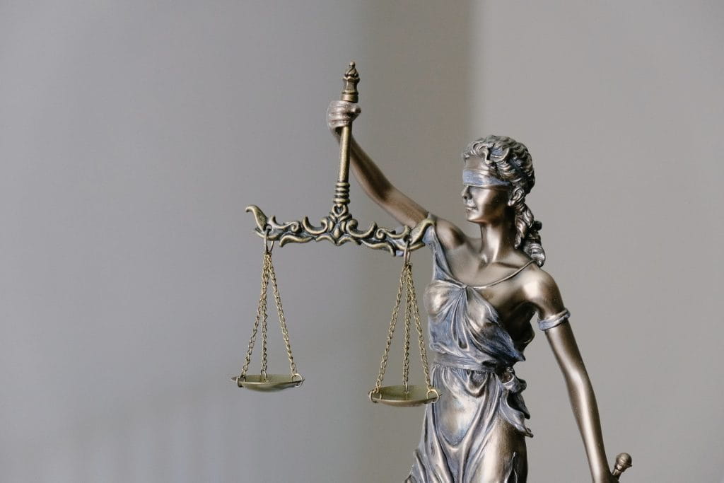 Eine Statue der griechischen Göttin Justicia.