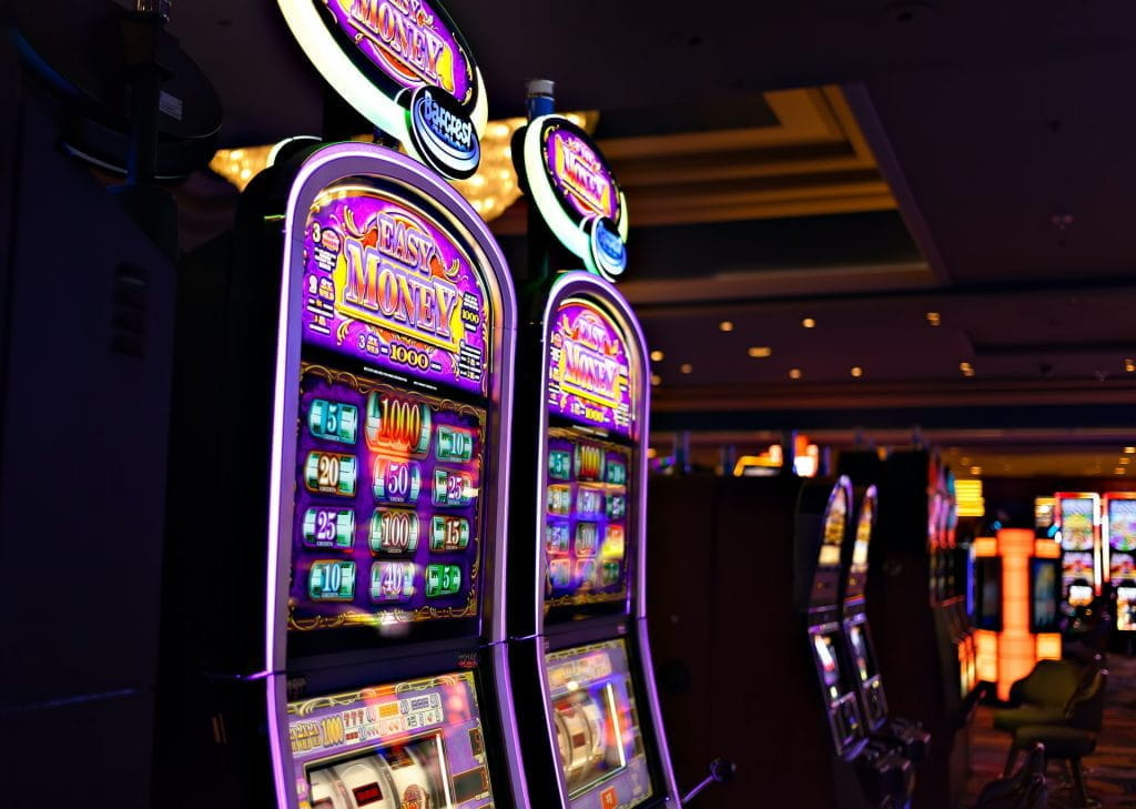 Klassische Spielautomaten in einem US-Casino.