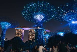 Singapur bei Nacht.