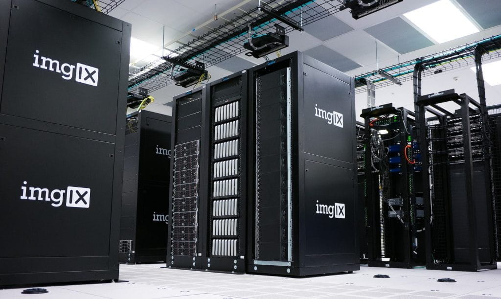 Kamar dengan server modern.