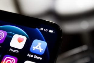 App-Symbol des App-Store auf einem Smartphone-Display.