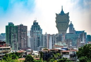 Die Skyline von Macau bei Tageslicht.