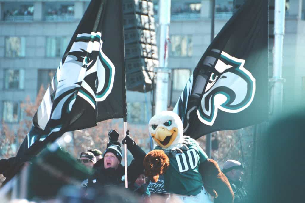 Fans und Maskottchen der Philadelphia Eagles.