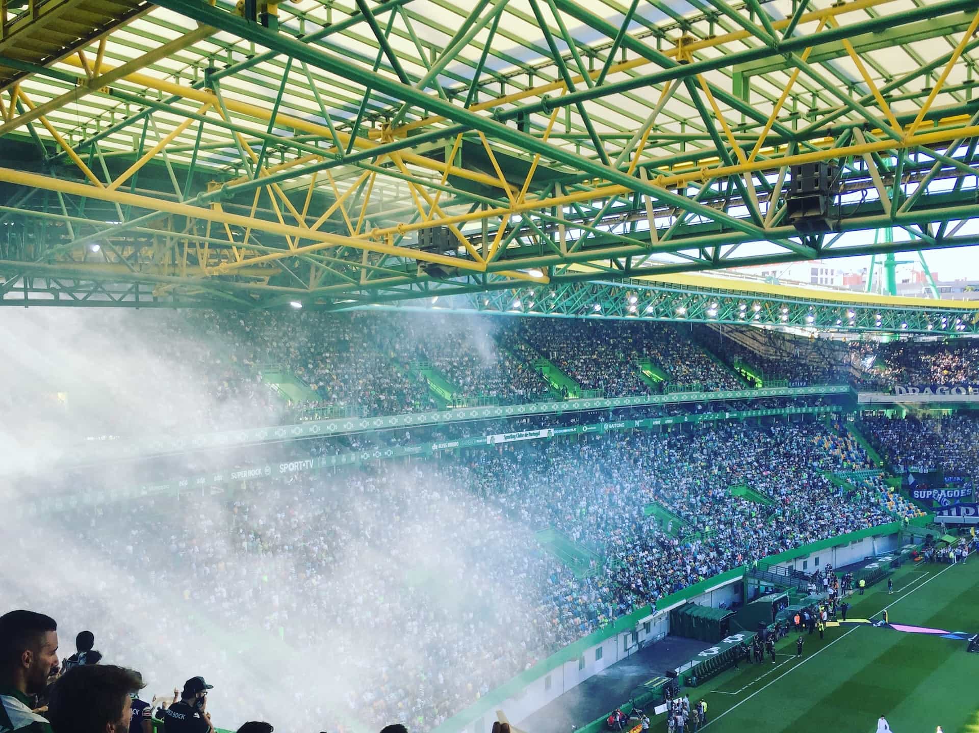 José Alvalade Stadion in Lissabon während eines Fußballspiels.