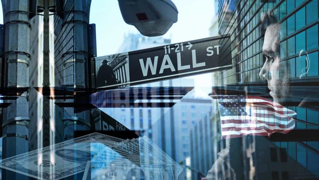 Mehrere Bilder von Gebäuden, der US-amerikanischen Flagge, einer Person sowie dem Wallstreet-Straßenschild gehen ineinander über.