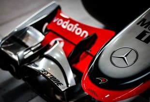 Die Schnauze und der Frontflügel eines F1-Mercedes-Boliden.