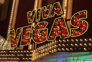 Ein „Viva Vegas“-Neonschild.