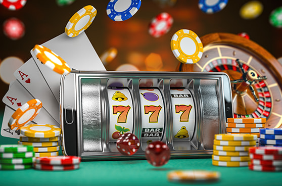 Ein Spieltisch mit verschiedenen Glücksspielutensilien, umgeben von Chips und virtuellen Casinokomponenten, die den Fokus auf Online Glücksspiel lenken.