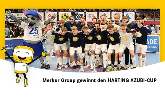 Spieler der Merkur Group jubeln über ihren Turniersieg beim Harting-Azubi-Cup 2025 in einer Sporthalle.