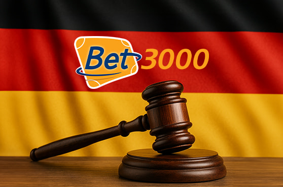 Ein Richterhammer liegt symbolisch vor dem Logo des Sportwettenanbieters Bet3000 auf einem Hintergrund mit der deutschen Flagge.
